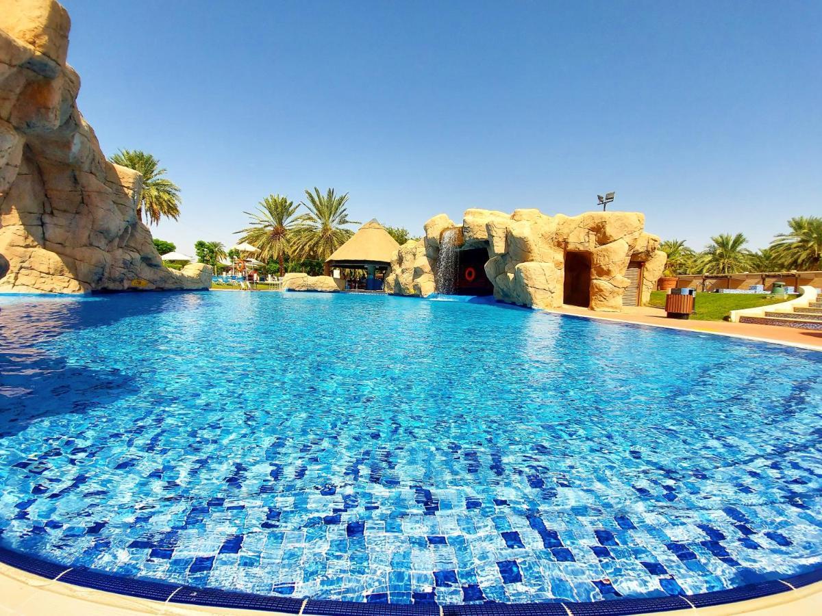 دانات منتجع العين المظهر الخارجي الصورة The swimming pool at the resort