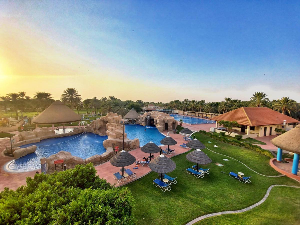 دانات منتجع العين المظهر الخارجي الصورة The resort's pool area