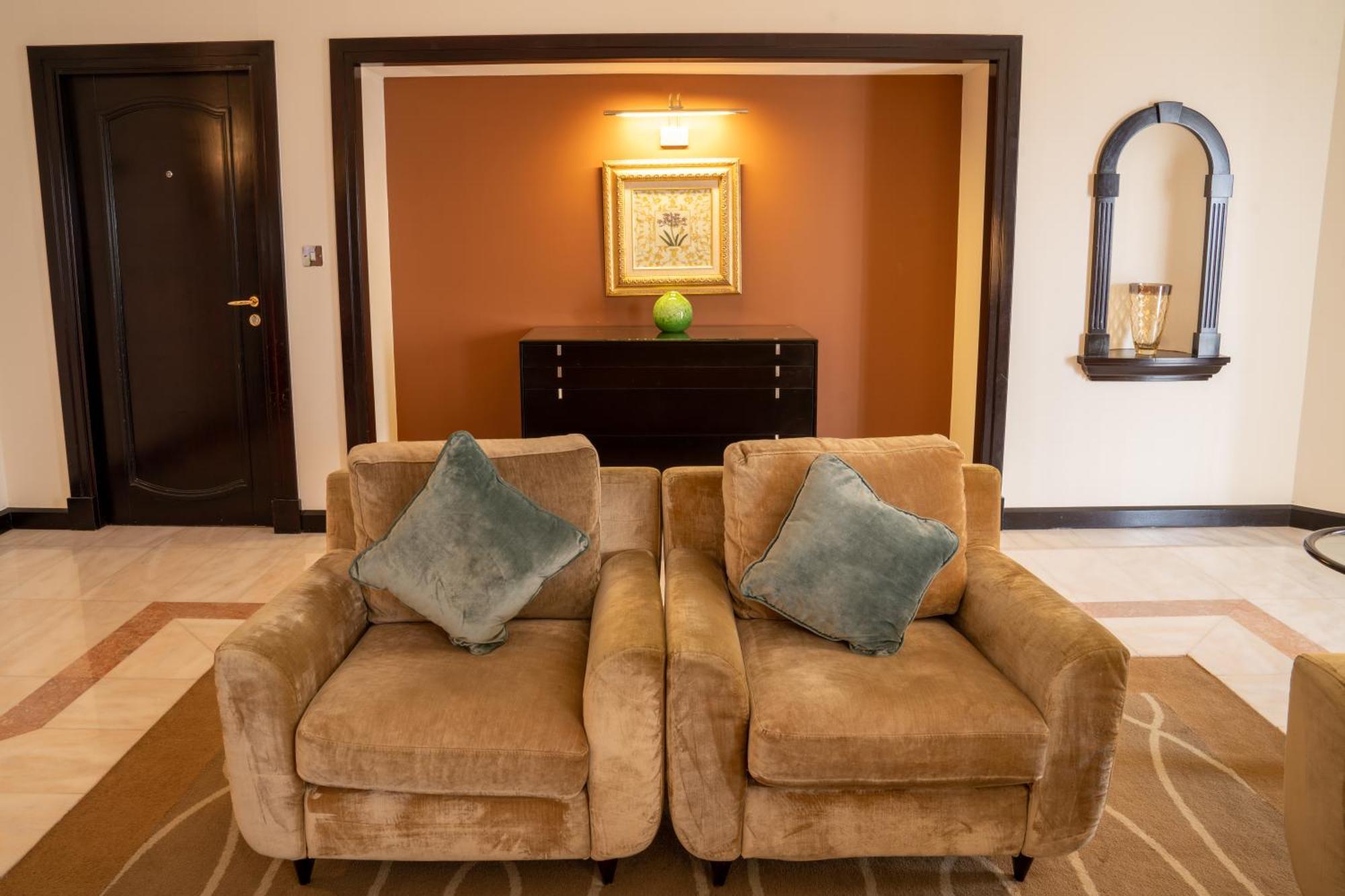 دانات منتجع العين المظهر الخارجي الصورة A sofa