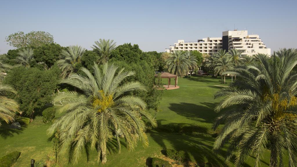 دانات منتجع العين المظهر الخارجي الصورة The green of the 18th hole