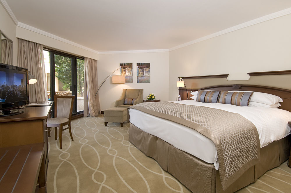 دانات منتجع العين المظهر الخارجي الصورة A guest room at the Four Seasons Hotel