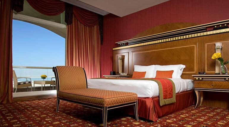 دانات منتجع العين المظهر الخارجي الصورة A bedroom at the Jumeirah Beach Hotel